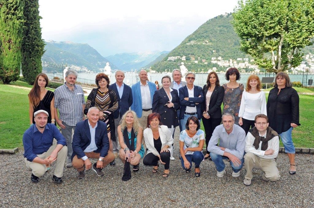 Foto di gruppo di premiati e Autorità